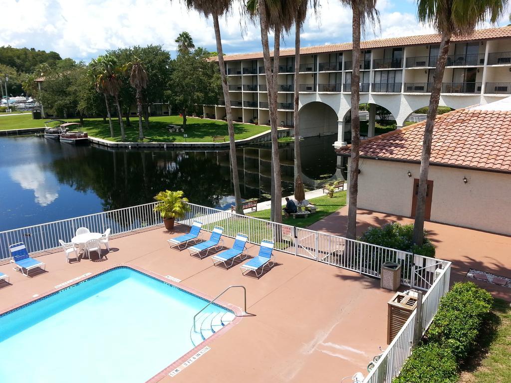 Vista Inn Lake Tarpon Палм Харбър Екстериор снимка