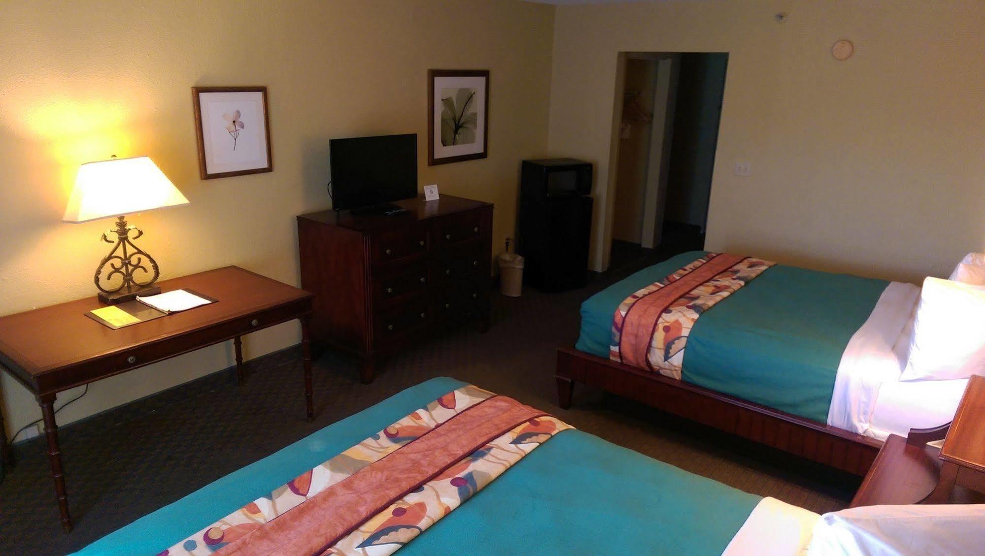 Vista Inn Lake Tarpon Палм Харбър Екстериор снимка