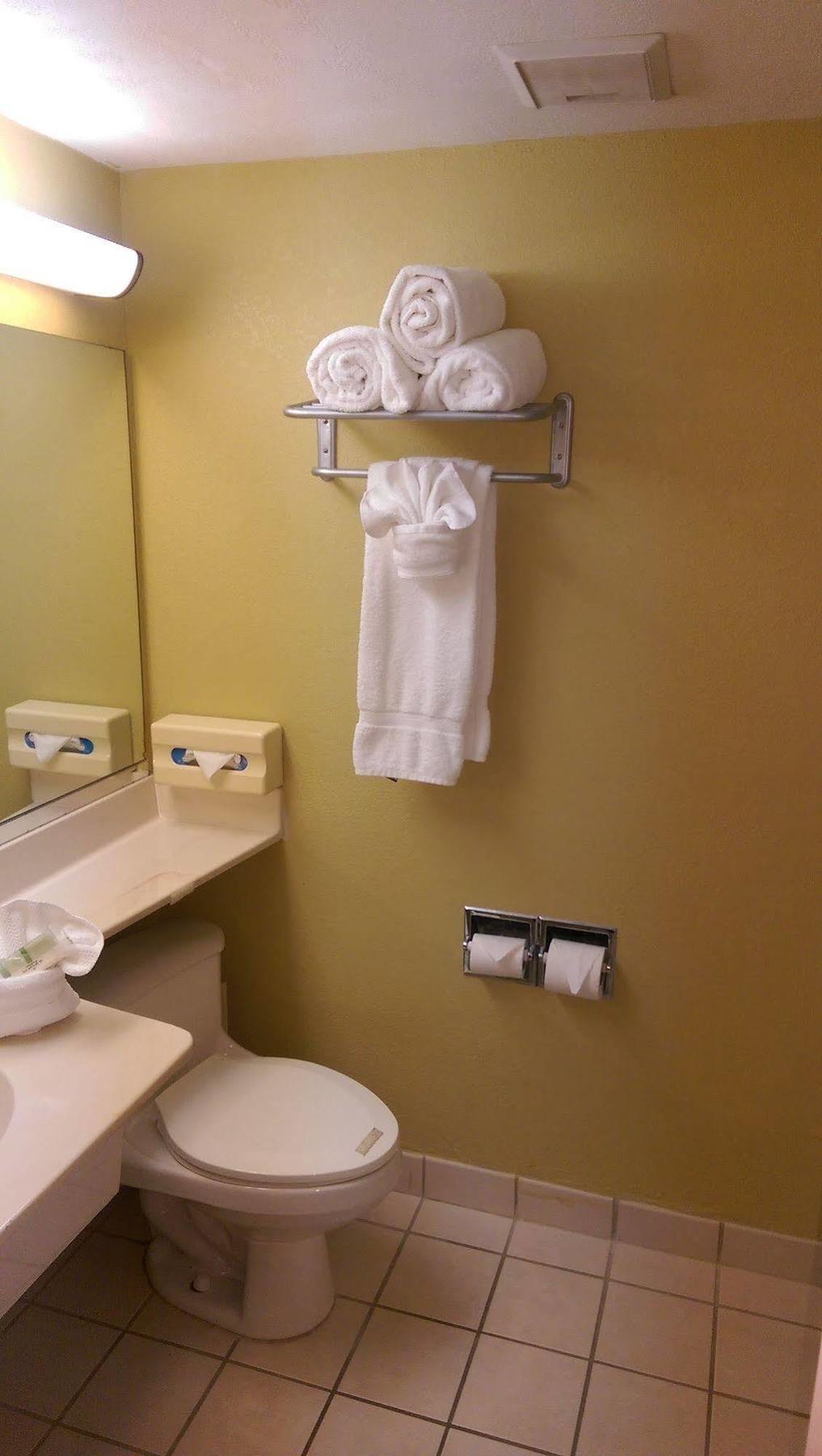 Vista Inn Lake Tarpon Палм Харбър Екстериор снимка